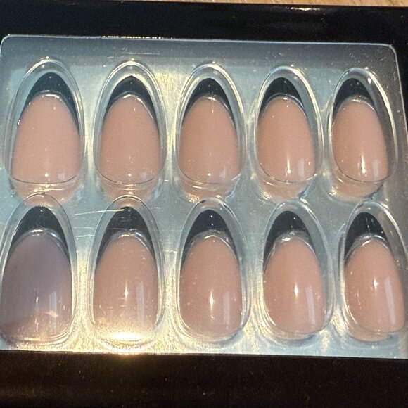 Glimmer Dreamer Press On French Mani Reusable Almond Nails 32 Obsidian Gleam NWT - Picture 3 of 7